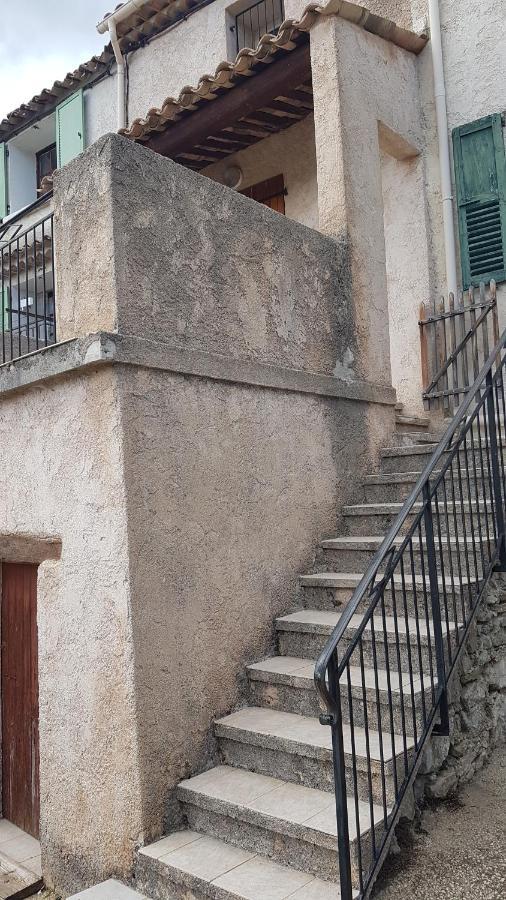 Gite La Foux De Peyroules Exterior foto